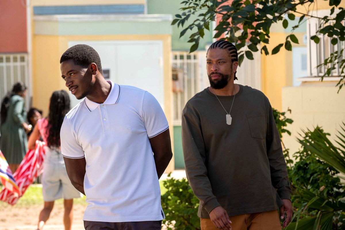BiggHeadfrm60th's tweet photo. Thank you @SnowfallFX ! In a time with stereotypical characters that don’t REALLY look, sound or feel anything like us. Y’all gave us a well needed classic. RIP John, and love to everybody involved. I liked the finale nigga! And they ended that mf wit some Kendrick (5/5) https://t.co/7IluWhIxAr