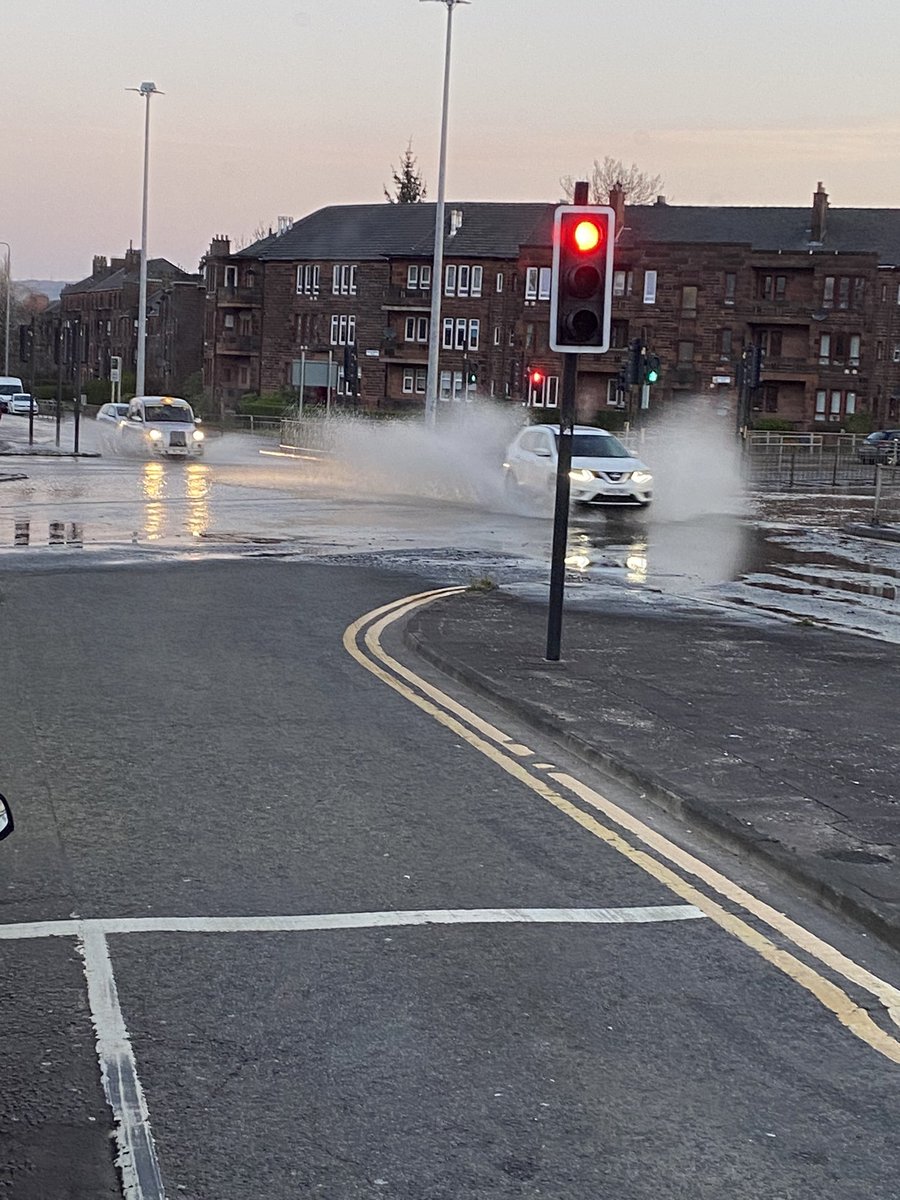 Ourbrian4's tweet photo. Anybody knows what time Ferries are operating at Anniesland today #A82 #Annieslandcross https://t.co/1sDz04vyHz