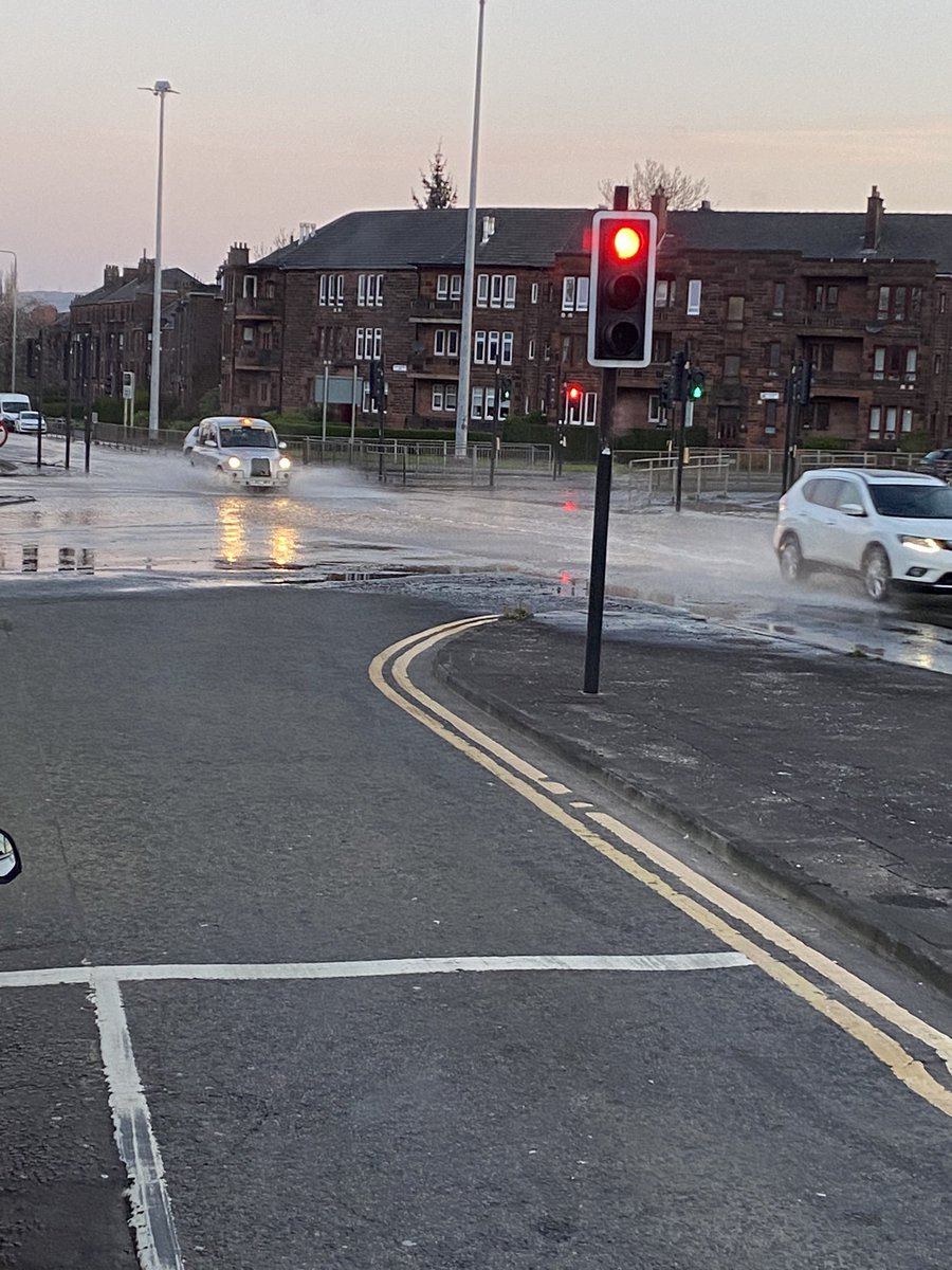 Ourbrian4's tweet photo. Anybody knows what time Ferries are operating at Anniesland today #A82 #Annieslandcross https://t.co/1sDz04vyHz