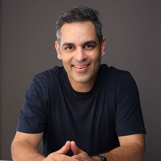 warikoo's tweet image. I am 43.

I 'failed' my 7-year long dream of working at NASA.
Built and quit my own startup.
Started over my life at 40.

It took me half my life to internalise some lessons that life was trying to teach me.

15 brutally honest lessons from 43 year old Ankur to 20 year old Ankur.