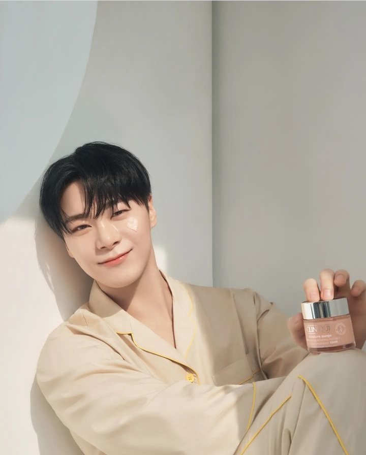 Sera_shim6's tweet photo. be happy!! you don't feel pain now do you? sorry we can't protect you...shine our moon!! Wait for me #MOONBIN #RestInPeaceMoonbin #astroisalways6star https://t.co/ArfTbHw6Hz