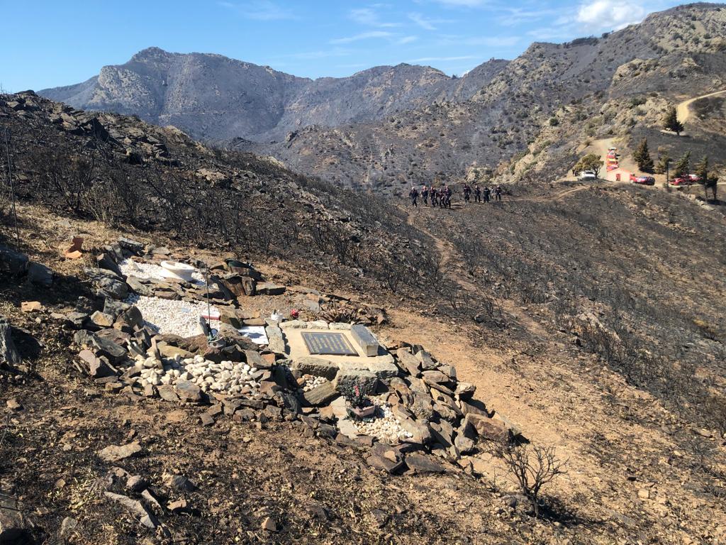 vvpastor's tweet photo. Les arbres repoussent, pas les hommes !
Sentiment particulier ce jour sur la stèle de Patricia Filippi décédé le 18 septembre 2015. 
Le feu de Cerbère de ce dimanche 15 avril 2023 repasse sur ce monument à sa mémoire moins de 8 ans après le drame

LA FORÊT REPOUSSE PAS LES HOMMES https://t.co/uygFsdrlLI