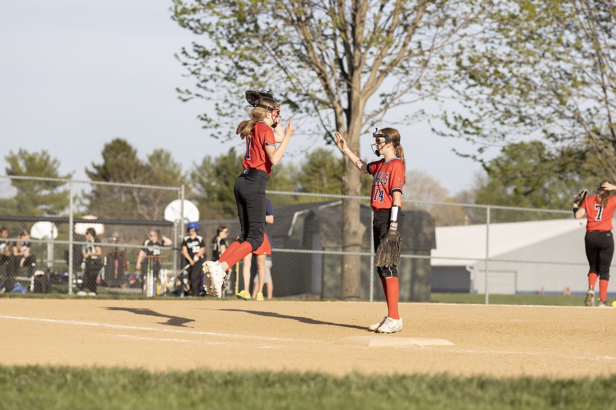 MEVance7's tweet photo. KMS/WW softball cards win at home! #itsworthit #kmsathletics #ladycards #softball #ballislife #worthington https://t.co/1pPiCHzmTi