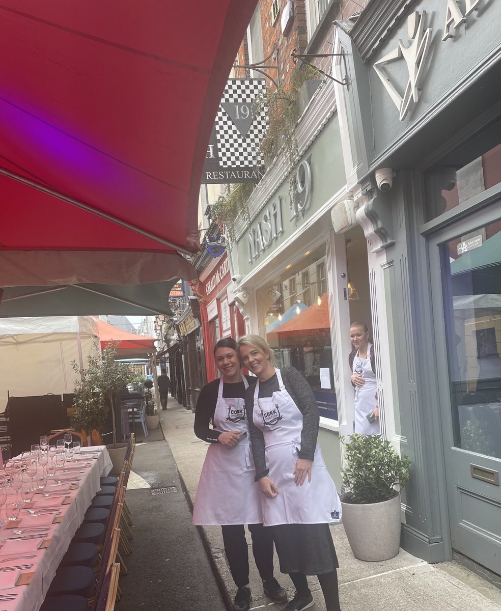 Nash19Cork's tweet photo. A great street to visit #PrincesStreet great neighbours facilitating our madness #LoveCork @fbd_ie @BurntPizzaCork @oakfirepizza_ #LaserLight #CorkArtSupplies #GerMcCarthy #Joyces @ClancysCork @rossinicork @QuinlansFish Morning https://t.co/h084Mf1vfc