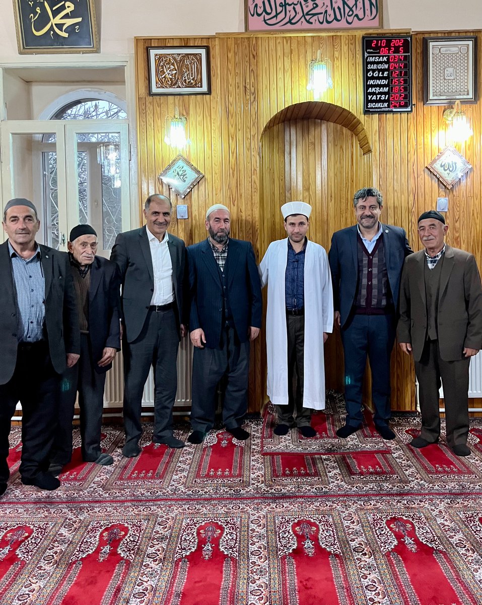 muazergezen's tweet photo. Rahmet ayı olan Ramazan-ı Şerifi taçlandıran bayrama sıhhatle ulaşmanın sevincini yaşıyoruz.
Rabbim tuttuğumuz oruçları, bayram namazımızı kabul etsin❤️
#ramazanbayrami #ramazanbayramikutluolsun #türkiyeyüzyılı #hemensimdibitlis https://t.co/kBFVEW6ukK