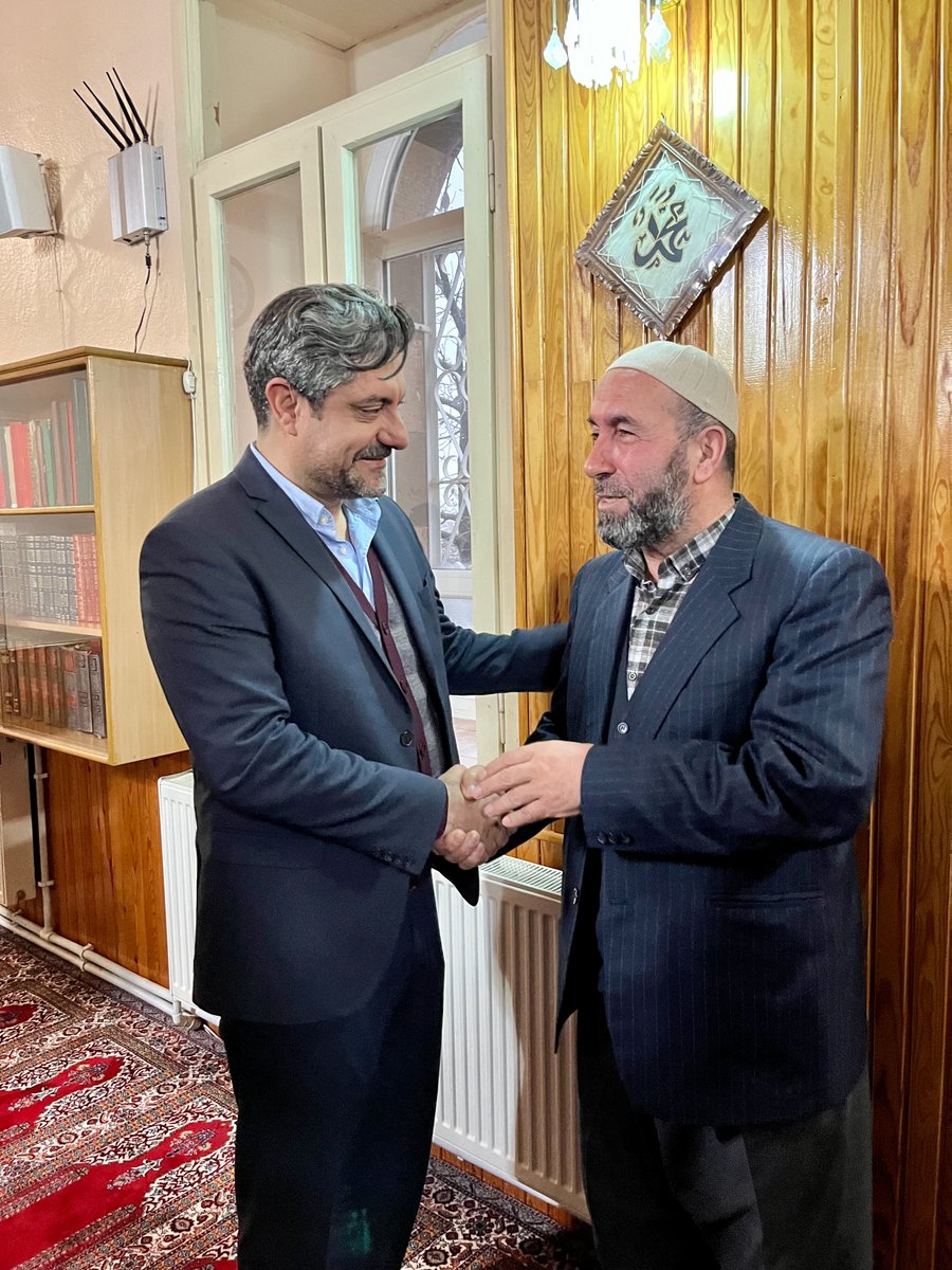 muazergezen's tweet photo. Rahmet ayı olan Ramazan-ı Şerifi taçlandıran bayrama sıhhatle ulaşmanın sevincini yaşıyoruz.
Rabbim tuttuğumuz oruçları, bayram namazımızı kabul etsin❤️
#ramazanbayrami #ramazanbayramikutluolsun #türkiyeyüzyılı #hemensimdibitlis https://t.co/kBFVEW6ukK