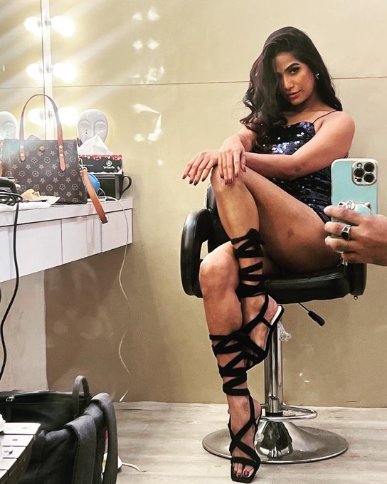 Had a great shoot ;) Sharing few pictures 💋 https://t.co/yx5kjSHInQ