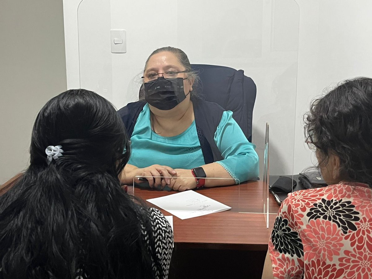 colegionotarios's tweet photo. Recuerda que en nuestra sede brindamos asesoría jurídica completamente gratuita. Llámanos al 5555111819 si te interesa.

En las fotos, las notarias Ernestina Bejarano Alfonso y Estela Álvarez Narváez y los notarios Victor Rafael Aguilar Molina y José Ángel Fernández Uria. https://t.co/mtNBZoNQri