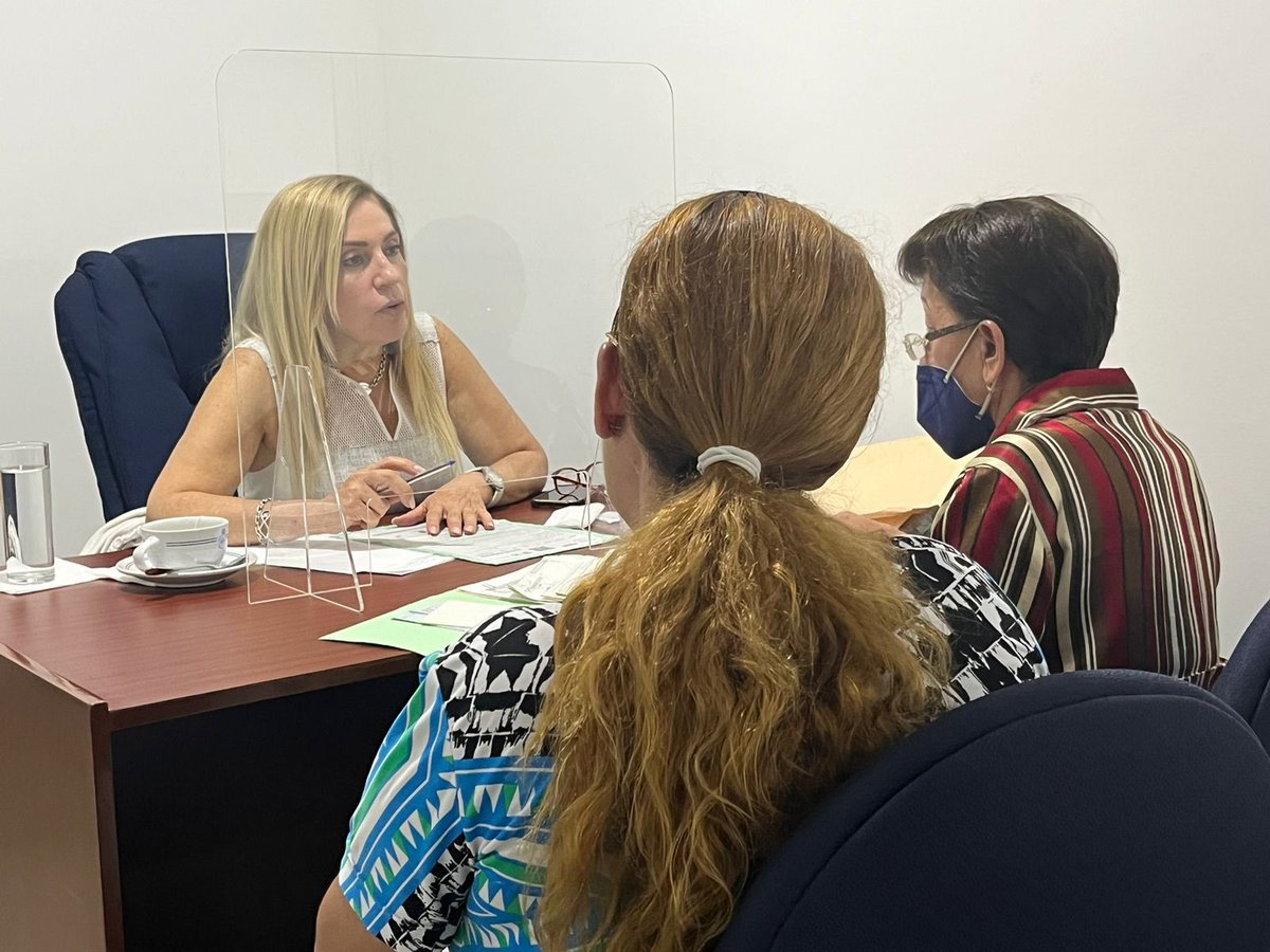 colegionotarios's tweet photo. Recuerda que en nuestra sede brindamos asesoría jurídica completamente gratuita. Llámanos al 5555111819 si te interesa.

En las fotos, las notarias Ernestina Bejarano Alfonso y Estela Álvarez Narváez y los notarios Victor Rafael Aguilar Molina y José Ángel Fernández Uria. https://t.co/mtNBZoNQri