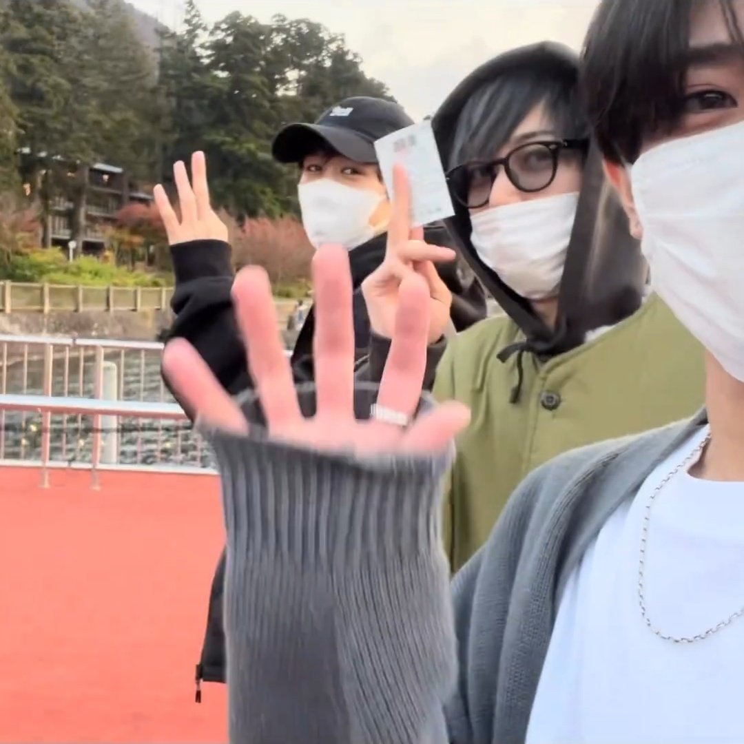 mgms1O's tweet photo. そらしても戻ってくる視線が本当にずるすぎる.... これぜんぶ京ちゃんが見てる世界なんだなあうれしい https://t.co/0eeesogSUZ