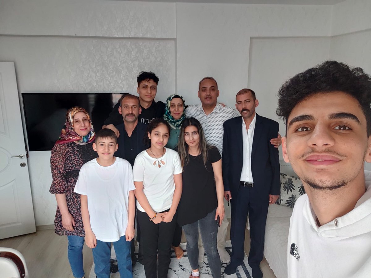 Kocaman bir aileyiz. 😍😍😍