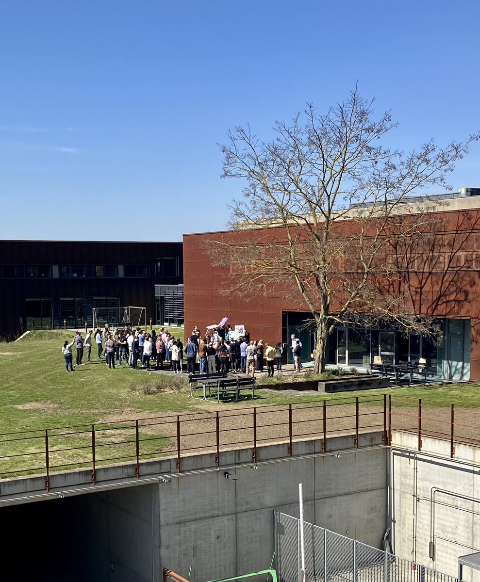 JMollerJensen's tweet image. What a wonderful view from my office: colleagues teambuilding in the sun ⁦@GenomicsUnit⁩ ⁦@bmbSDU⁩  #workingenvironment