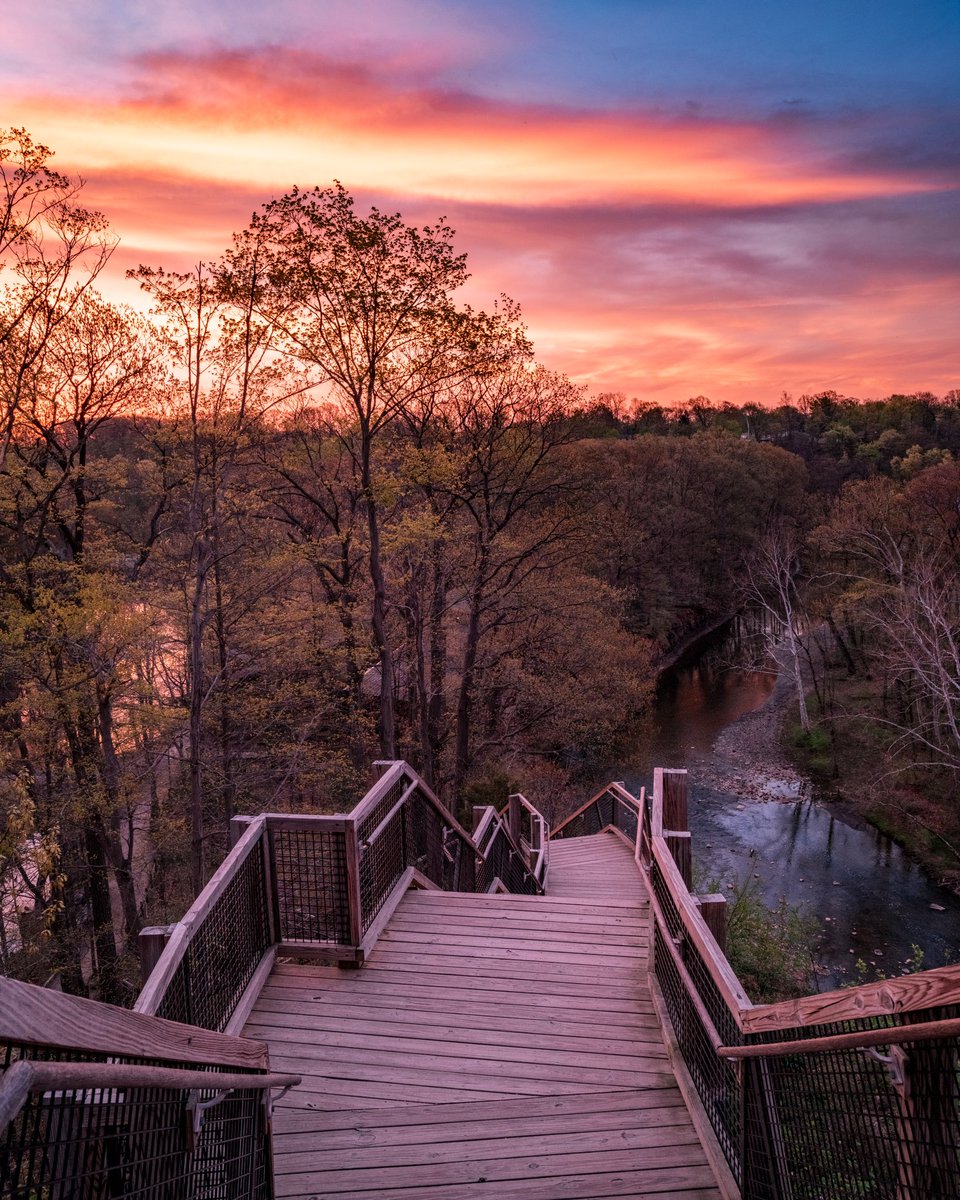 GabeWasylko's tweet photo. Friday’s Sunrise in the Rocky River Reservation https://t.co/9M4EDqkUEt