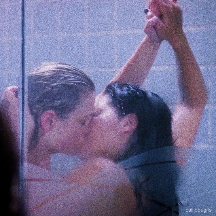 sweetcapshaw's tweet photo. i may be the only one seeing the parallel, but it was my absolute favorite thing https://t.co/yRwuVEPWpE