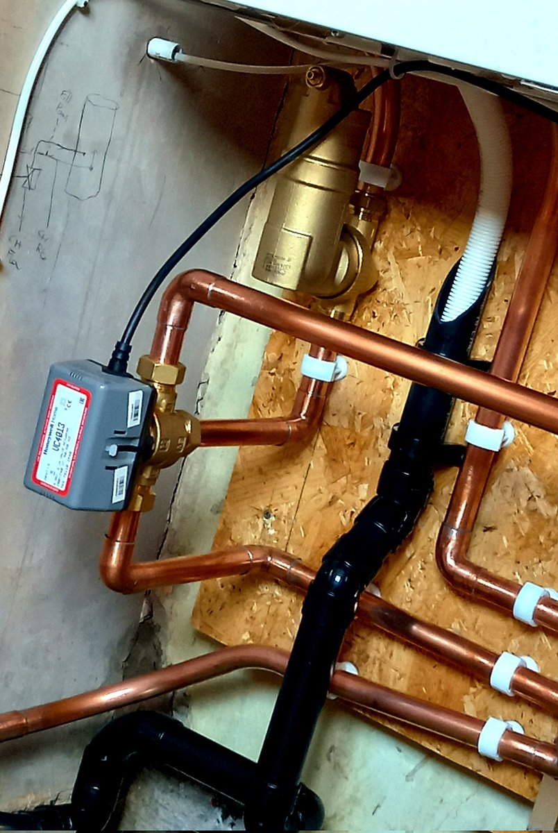 ARAheatinggas's tweet photo. This revealed a few problems when the strip-out started. Hopefully they will now have a better system- Low Temp, Weather Comp &amp; PDHW @atagheating @Atag_David @SpirotechUK #ataginstall @ATAG_Ian @kimosabi4355 https://t.co/T4XMQG7TwG