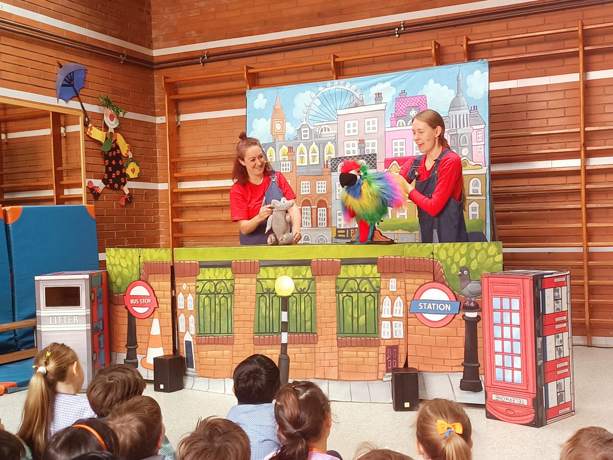 EscFarigolaClot's tweet image. #I5Farigola enjoying "The Rat's Tale" show by @ipaproductions_. We had a lot of fun. Really engaging! 🐭