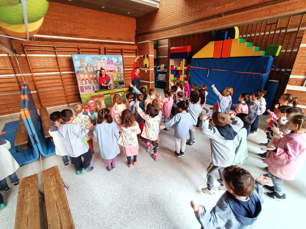 EscFarigolaClot's tweet image. #I5Farigola enjoying "The Rat's Tale" show by @ipaproductions_. We had a lot of fun. Really engaging! 🐭