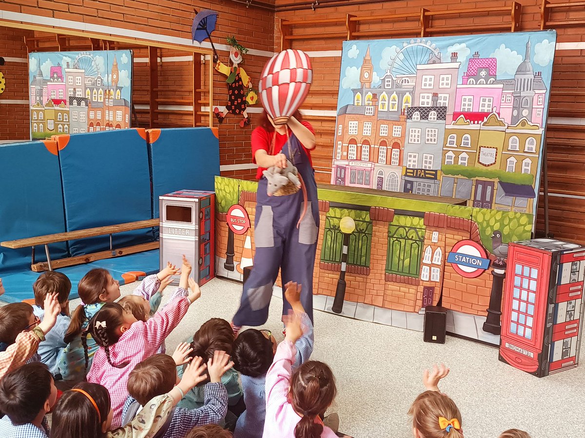 EscFarigolaClot's tweet image. #I5Farigola enjoying "The Rat's Tale" show by @ipaproductions_. We had a lot of fun. Really engaging! 🐭