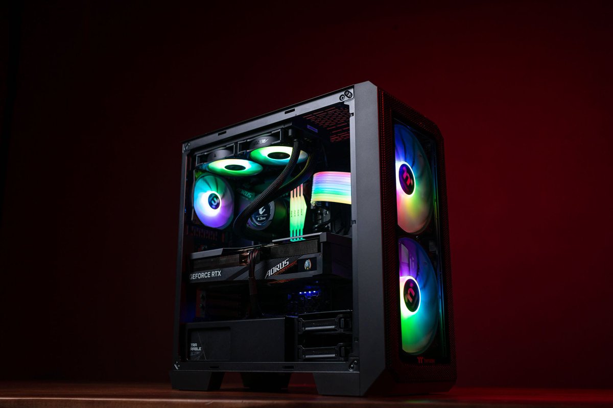 ThermaltakeInc's tweet photo. Check out this nice View 300 MX build by Fjariltech
Thanks for the support!

🔍Learn more:
Black: https://t.co/F2mHcz1vVB
White: https://t.co/3Ep3Vxhg95

#Thermaltake #View300MX #MidTowerChassis #200mmfans #dualfrontpanels #dual360AIO #Fjariltec https://t.co/8gEw7VFER2
