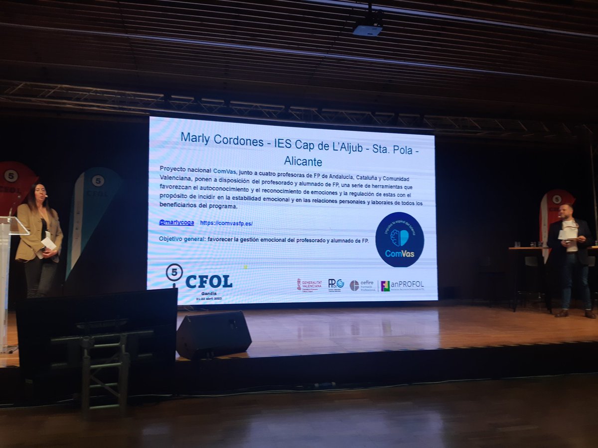 cfol2021's tweet photo. 👉Entre mesa y mesa, @casinma y @FolGuillermo han nombrado alguna de las experiencias transformadoras que se han recopilado en el llamamiento que se hizo, como por ejemplo el proyecto #Mnemos de @iElenaR o el #CONVAS de @marlycoga a quien hemos enviado un abrazo virtual enorme 🤗 https://t.co/GVCwoI0yqr
