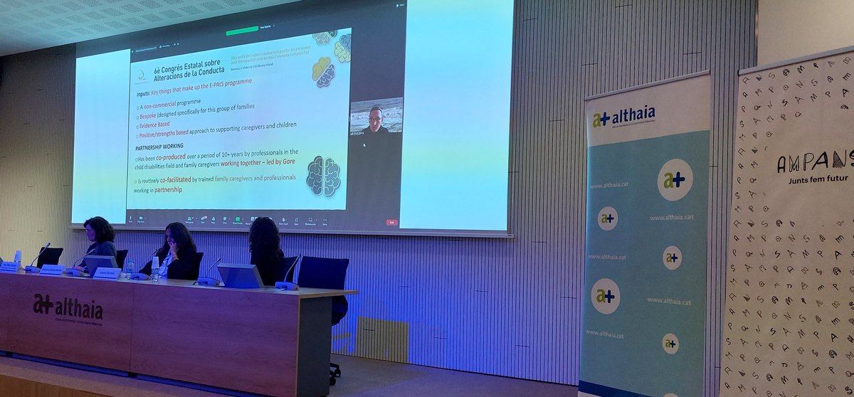 cconducta's tweet photo. ➡️ En la 1a taula connectem amb @DrNickGore @TizardCentre que presenta el E-PAtS (Early Positive Approaches to Support) una eina de suport per a famílies amb infants amb necessitats especials de desenvolupament i on el diagnòstic i la intervenció precoç és essencial.
#cconducta https://t.co/RK6WjtOMux