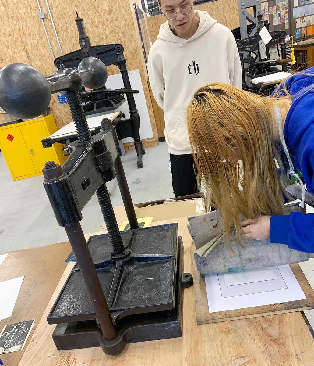CoventryGDMA's tweet photo. Highlights from semester 2 @coventry_print_studio 
Exploring lino cut printmaking and chine collé. Part 2 of a packaging design workshop. https://t.co/S3nykpPPjU