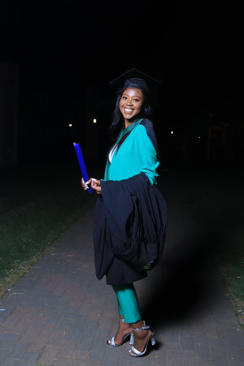 XaakBayi's tweet photo. Chemical Engineer 👩🏽‍🎓❤️🥺🔥 https://t.co/KdoILzfkky