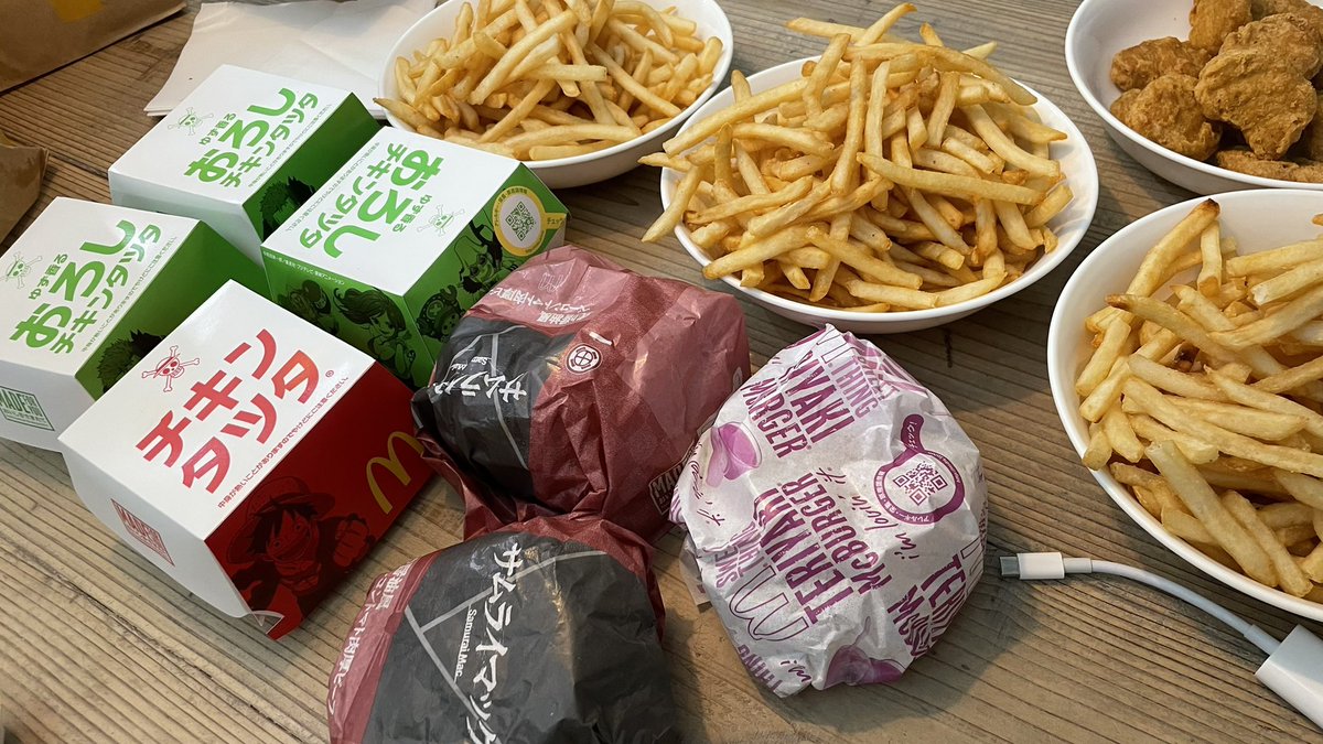 LinkStory_coltd's tweet photo. LSBarでマック会です!!🍔
#マクドナルド
#LSBar https://t.co/mccEq1VMWY