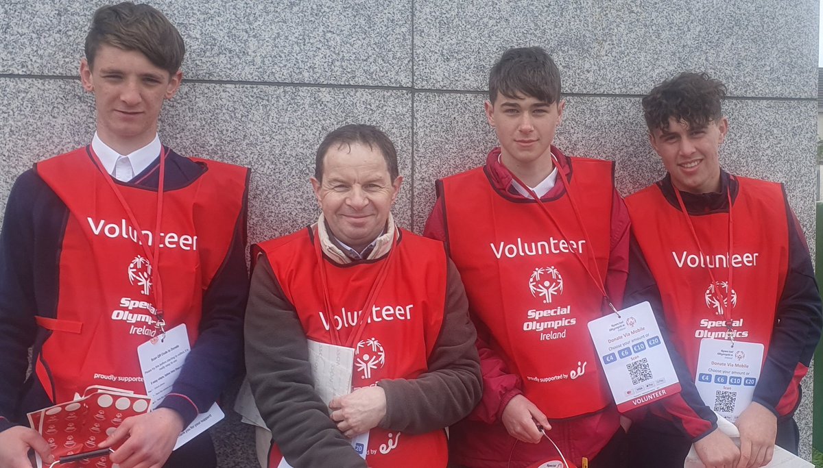 Amazing what you find when you look out your window from <a href="/thevenueratoath/">The Venue</a> Delighted to meet Sean, Killan &amp; Ethan from <a href="/ratoathcollege/">Ratoath College</a> with Alan from <a href="/SOIreland/">Special Olympics Ireland</a>  shaking a bucket in the heart of Ratoath village.  Well done lads.