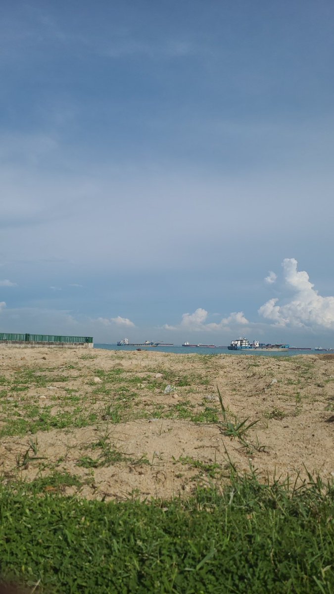 A very long waited rest week...manage to have some alone time to chill off and recollect pieces of myself that ive forgotten🧘‍♀️🧘‍♀️🧘‍♀️🏊‍♀️🏊‍♀️ yet again selmat hari raya to all my muslim fweens🧕🧕🧕