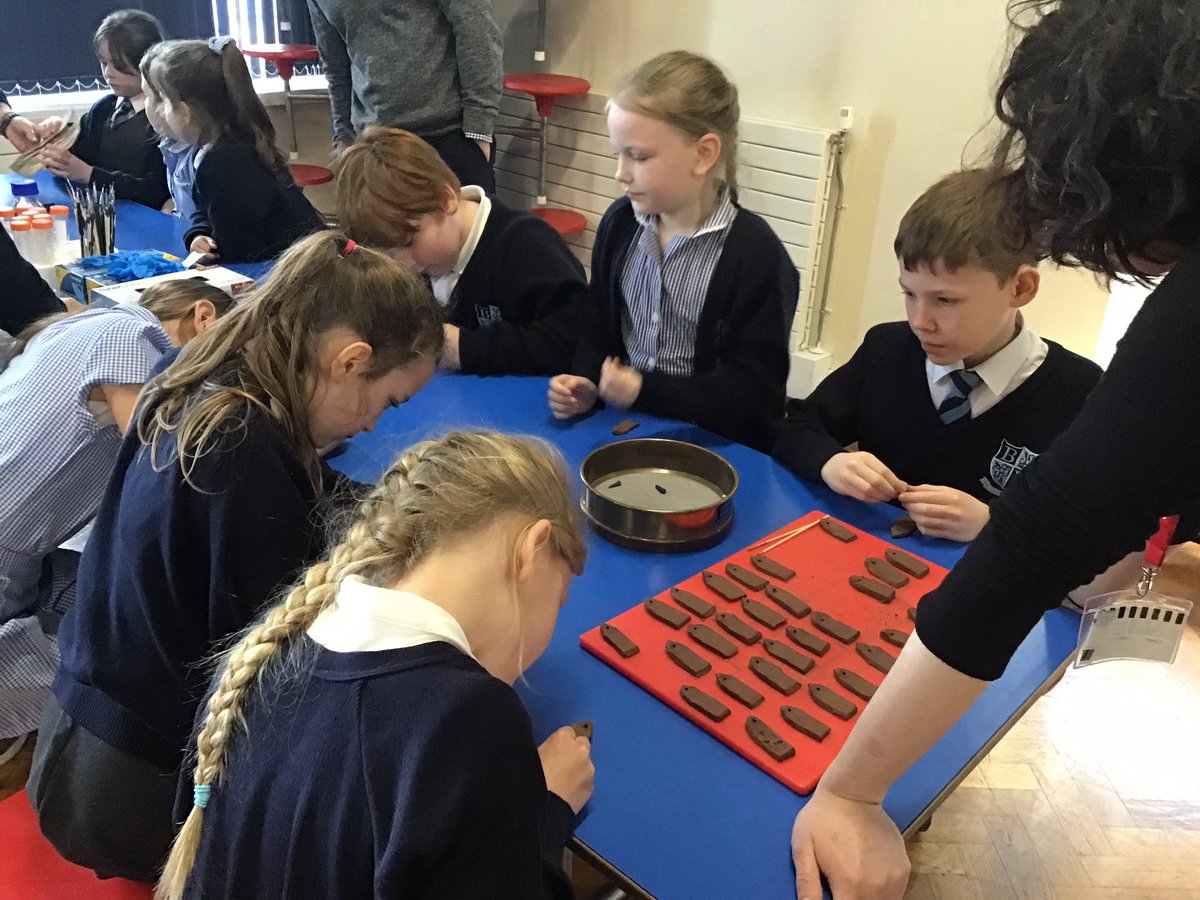 MrJonesBVP's tweet photo. Year 4 had a brilliant archaeology workshop yesterday. We had a great time exploring lots of artefacts and learning about chromatography @BelleValeSchool https://t.co/Asa8eoC6O1