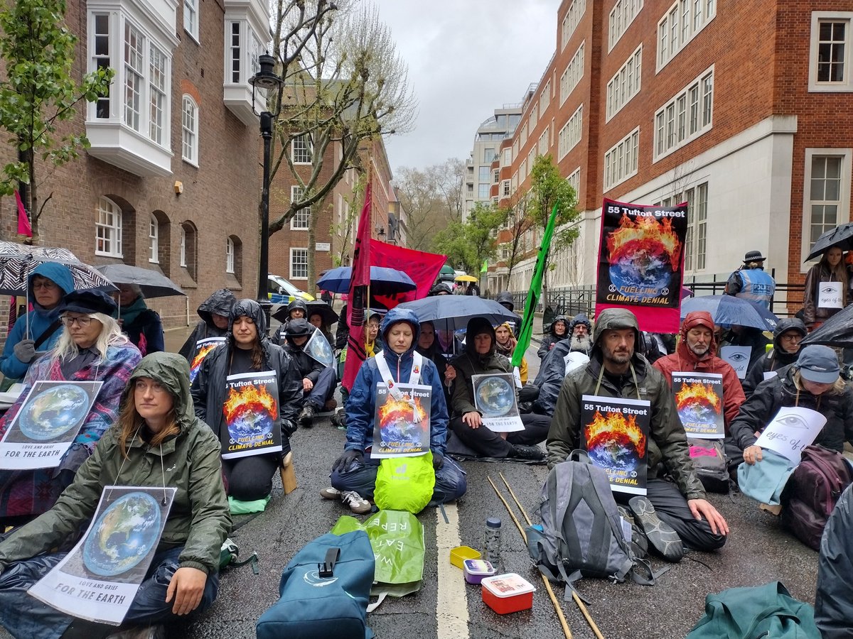 XrBuddhists's tweet photo. XR Buddhists bringing their presence and their 👀 to 55 Tufton St all day today. Come and join us! https://t.co/fss7fnaK7S