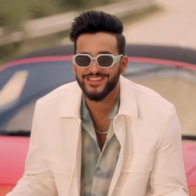 Shreyasoni532's tweet photo. The voice of Abhishek and Deep bhaiya makes the song more beautiful..Such a soothing and lovely voice

Nischay's First Music Video
#TumMere2ByFukraInsaan https://t.co/YkpI8aCXm8