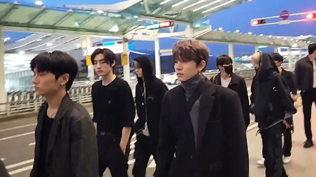 ً on Twitter "enha wearing all black today."