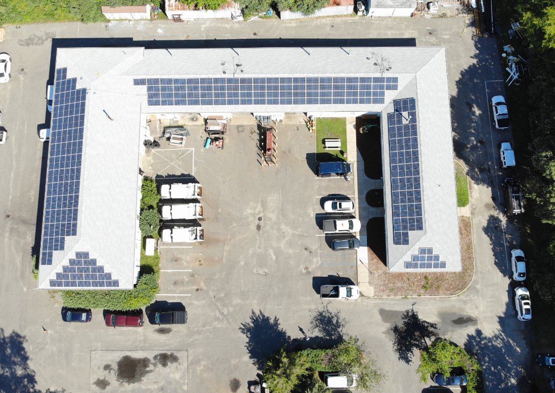 NewYorkConst's tweet photo. First municipal solar-plus-storage project completed on Long Island - https://t.co/TcjvvTSP4Q municipal solar-plus-storage project completed on Long Island https://t.co/QKJ20DAD48