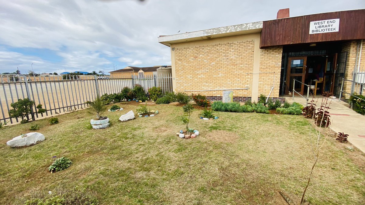 PoppyQueenie's tweet image. From a Jungle to a garden #WestEndLibrary
#getNMBworkingagain