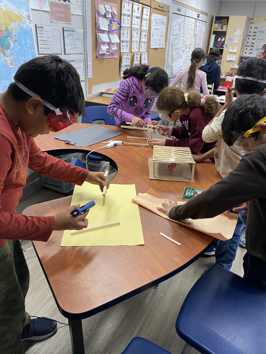 La construction créative! Our final builds of our cooking structures. So proud of the unique designs and collaboration!