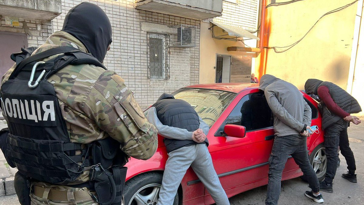 CyberpoliceUA's tweet photo. Кіберполіція Харківщини викрила учасників двох злочинних угруповань у привласненні майже 2 млн грн за допомогою фішингу 
 
Від протиправних дій постраждали більше тисячі громадян. 

Деталі: https://t.co/ZtsIu5eGA5 https://t.co/fOGeVBTrGy