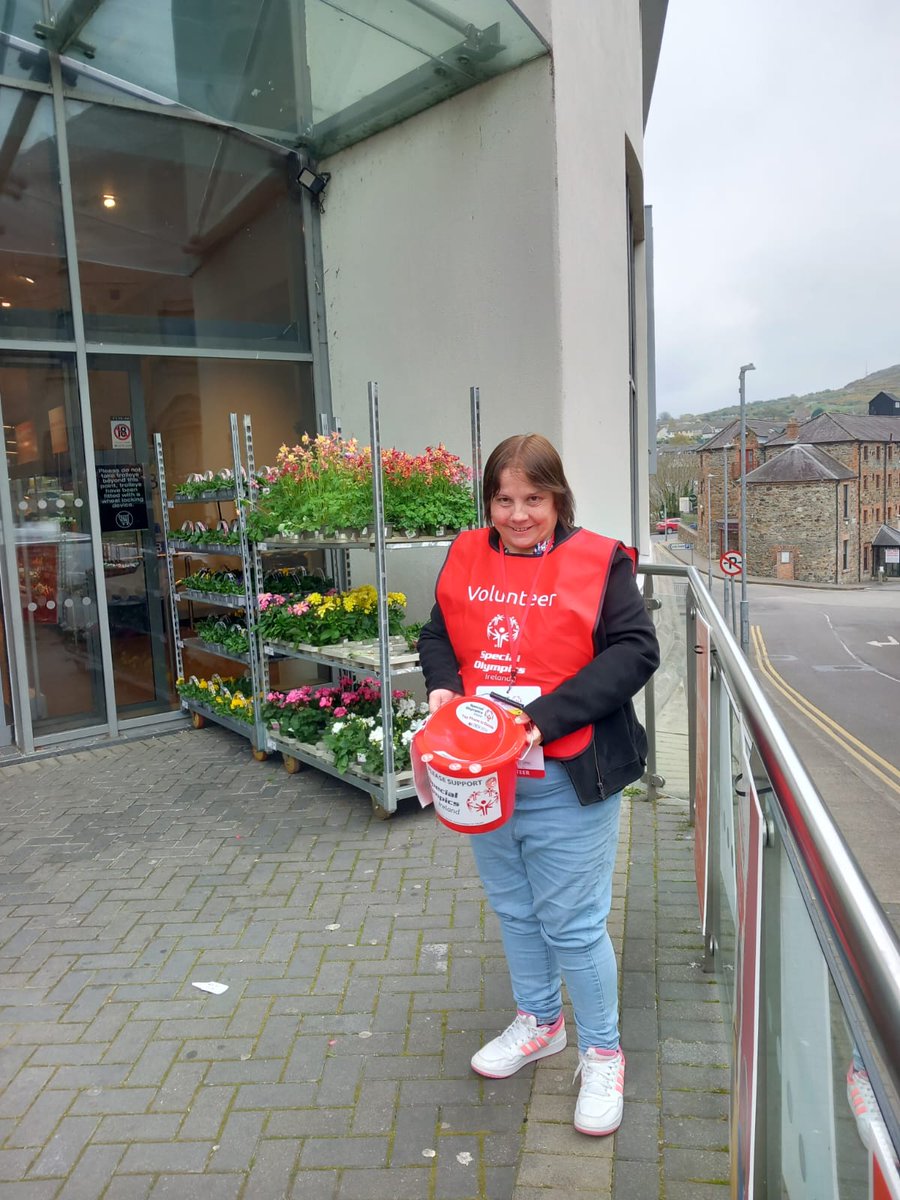 Caroline is hard at work collecting outside <a href="/dunnesstores/">Dunnes Stores</a> Enniscorthy this morning! 

Thanks to all our volunteers in Enniscorthy for their support today. 

Not in Enniscorthy today? You can donate online using the link below 📲
ie.taptodonate.co/tag/donate/TES…