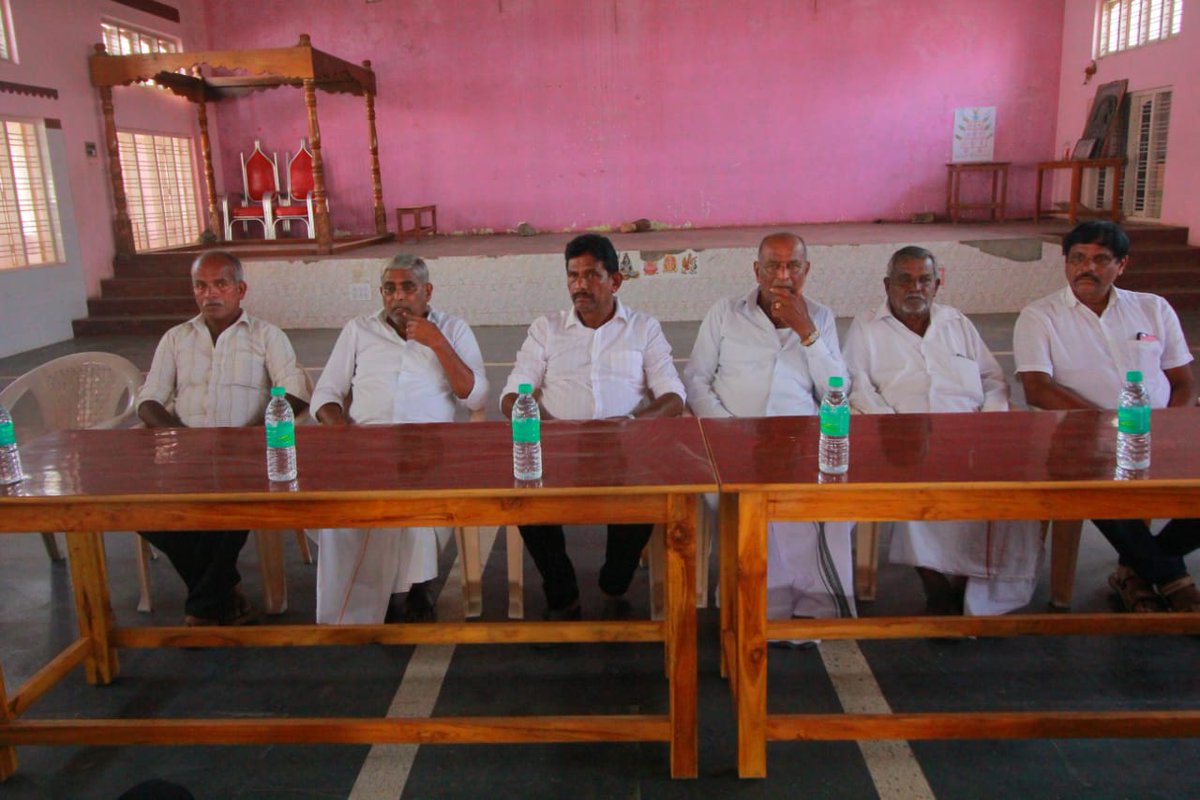 MTKrishneGowda's tweet photo. ಅರಕಲಗೂಡು ವಿಧಾನಸಭಾ ಕ್ಷೇತ್ರದ  ಮಲ್ಲಿಪಟ್ಟಣದ ಹಿರಿಯ ಮುಖಂಡರು ಹಾಗೂ ಪ್ರಮುಖರ ಜೊತೆ ಚುನಾವಣೆಯ ಹಿನ್ನೆಲೆಯಲ್ಲಿ ಸಭೆ ನಡೆಸಿ ಅಭಿಪ್ರಾಯ ಸಂಗ್ರಹಿಸಲಾಯಿತು. ಈ ಸಂಧರ್ಭದಲ್ಲಿ ಮಲ್ಲಪಟ್ಟಣದ ಪ್ರಮುಖ ನಾಯಕರು, ಬೆಂಬಲಿಗರು ಹಾಗೂ ಕಾರ್ಯಕರ್ತರು ಉಪಸ್ಥಿತರಿದ್ದರು.

#mtkrishnegowda #arkalagudu https://t.co/aS70T4dKs1