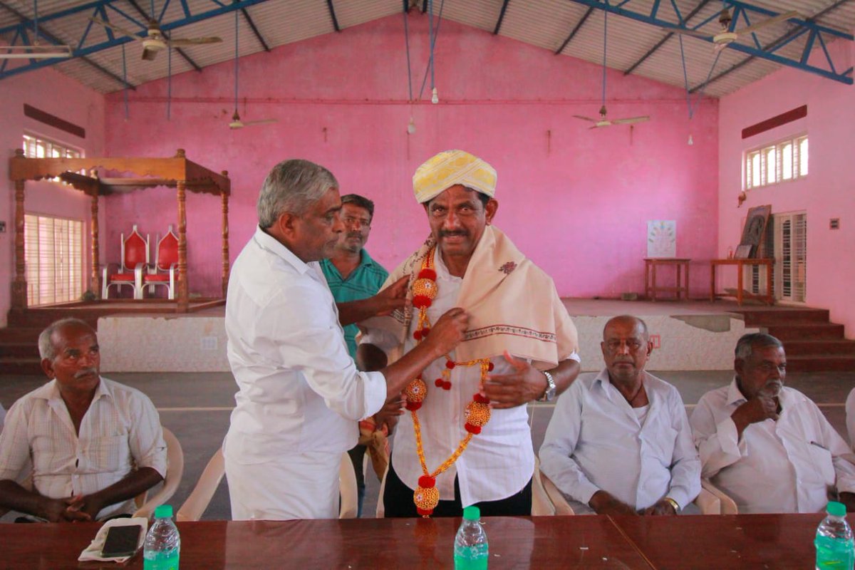 MTKrishneGowda's tweet photo. ಅರಕಲಗೂಡು ವಿಧಾನಸಭಾ ಕ್ಷೇತ್ರದ  ಮಲ್ಲಿಪಟ್ಟಣದ ಹಿರಿಯ ಮುಖಂಡರು ಹಾಗೂ ಪ್ರಮುಖರ ಜೊತೆ ಚುನಾವಣೆಯ ಹಿನ್ನೆಲೆಯಲ್ಲಿ ಸಭೆ ನಡೆಸಿ ಅಭಿಪ್ರಾಯ ಸಂಗ್ರಹಿಸಲಾಯಿತು. ಈ ಸಂಧರ್ಭದಲ್ಲಿ ಮಲ್ಲಪಟ್ಟಣದ ಪ್ರಮುಖ ನಾಯಕರು, ಬೆಂಬಲಿಗರು ಹಾಗೂ ಕಾರ್ಯಕರ್ತರು ಉಪಸ್ಥಿತರಿದ್ದರು.

#mtkrishnegowda #arkalagudu https://t.co/aS70T4dKs1