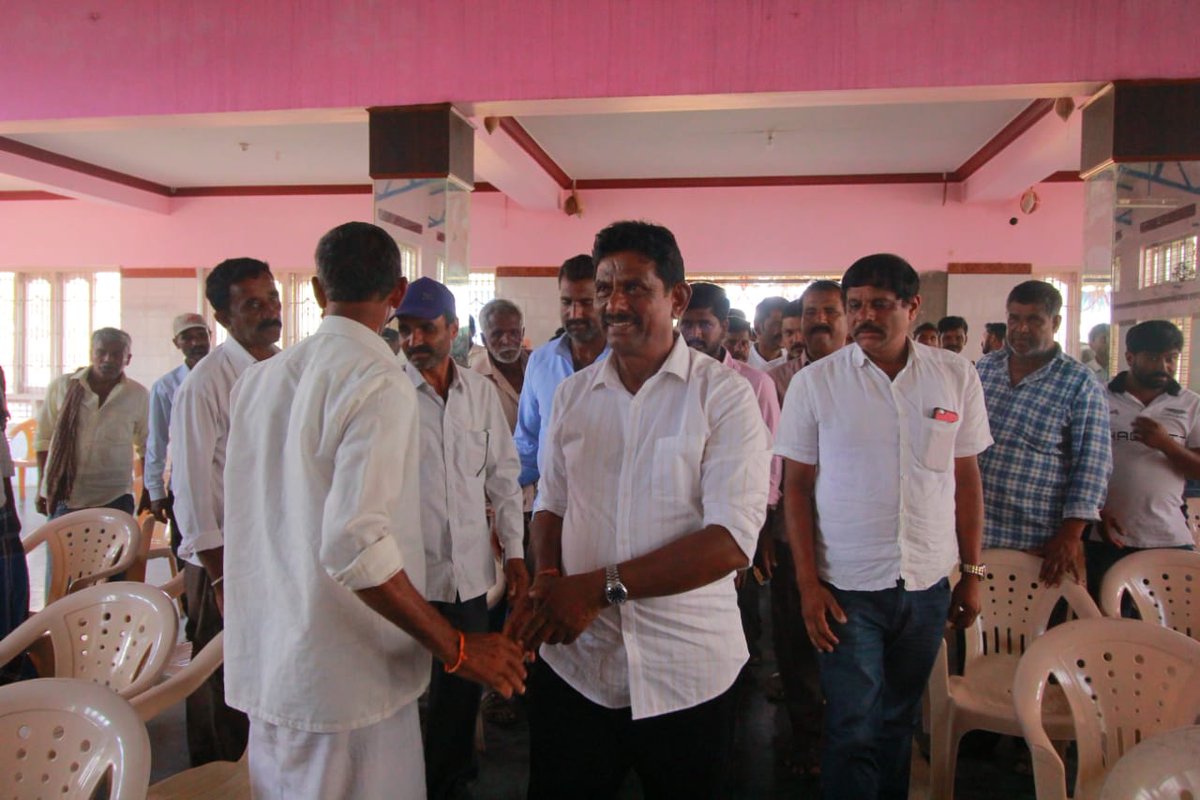 MTKrishneGowda's tweet photo. ಅರಕಲಗೂಡು ವಿಧಾನಸಭಾ ಕ್ಷೇತ್ರದ  ಮಲ್ಲಿಪಟ್ಟಣದ ಹಿರಿಯ ಮುಖಂಡರು ಹಾಗೂ ಪ್ರಮುಖರ ಜೊತೆ ಚುನಾವಣೆಯ ಹಿನ್ನೆಲೆಯಲ್ಲಿ ಸಭೆ ನಡೆಸಿ ಅಭಿಪ್ರಾಯ ಸಂಗ್ರಹಿಸಲಾಯಿತು. ಈ ಸಂಧರ್ಭದಲ್ಲಿ ಮಲ್ಲಪಟ್ಟಣದ ಪ್ರಮುಖ ನಾಯಕರು, ಬೆಂಬಲಿಗರು ಹಾಗೂ ಕಾರ್ಯಕರ್ತರು ಉಪಸ್ಥಿತರಿದ್ದರು.

#mtkrishnegowda #arkalagudu https://t.co/aS70T4dKs1