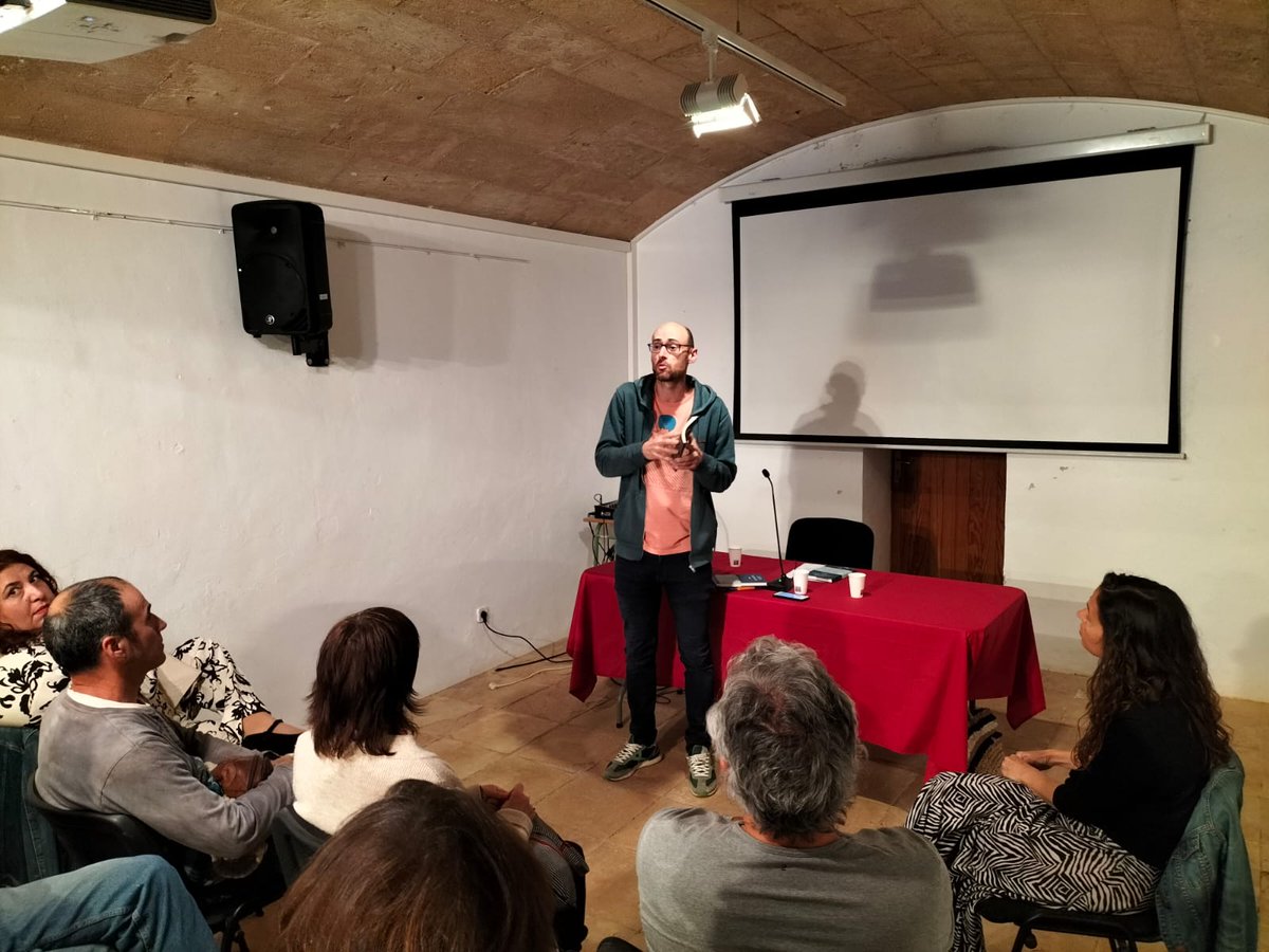 AlternativaArta's tweet photo. A @revistabellpuig
"Amets Arzallus: 'Si no tingués l’esperança que un món millor és possible, no seria avui aquí'
L’autor basc va presentar el llibre #Germanet davant un públic que omplia els baixos de @CCnaBatlessa"
Gràcies #ArtàSolidari #EuskalEtxeaArtea
https://t.co/D5vXTCXfse https://t.co/Z7ZsXo1Vpr