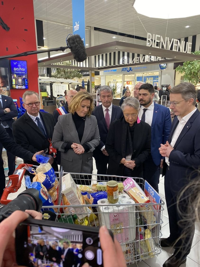 Obsèques du pouvoir d'achat.
Paix à son âme.

(Nabil Djedouani /FB)