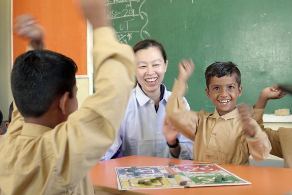 CathayPak's tweet photo. During Ramadan，China Power Hub Generation Company(PVT.) Limited （CPHGC ）visited the students and teachers of the TCF school funded by CPHGC in Lasbella, Balochistan, and delivered school bags and supplies for students. https://t.co/fsWPxYMYhl