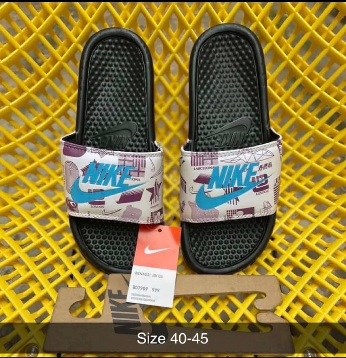 Nike benassi jdi text deals se
