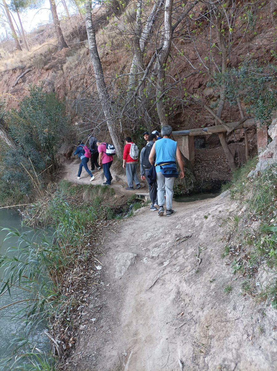 El pasado 28 de marzo, nuestras personas usuarias del programa de acompañamiento integral, realizaron una salida de ocio a Cieza, en la que pudieron disfrutar de la naturaleza, deporte y de la estupenda compañía de nuestros amigos de AFEMCE 🙌.
ocio ➕ deporte= salud❤️