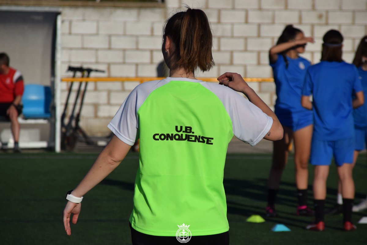 IrenePalomo10's tweet photo. Último entrenamiento de la semana. ⚪️⚫️
Donde tampoco faltaron sonrisas 🙂
📸 @Mario_Gomez13 
@CanteraUBC @UBConquense https://t.co/TJB5OWoXqq