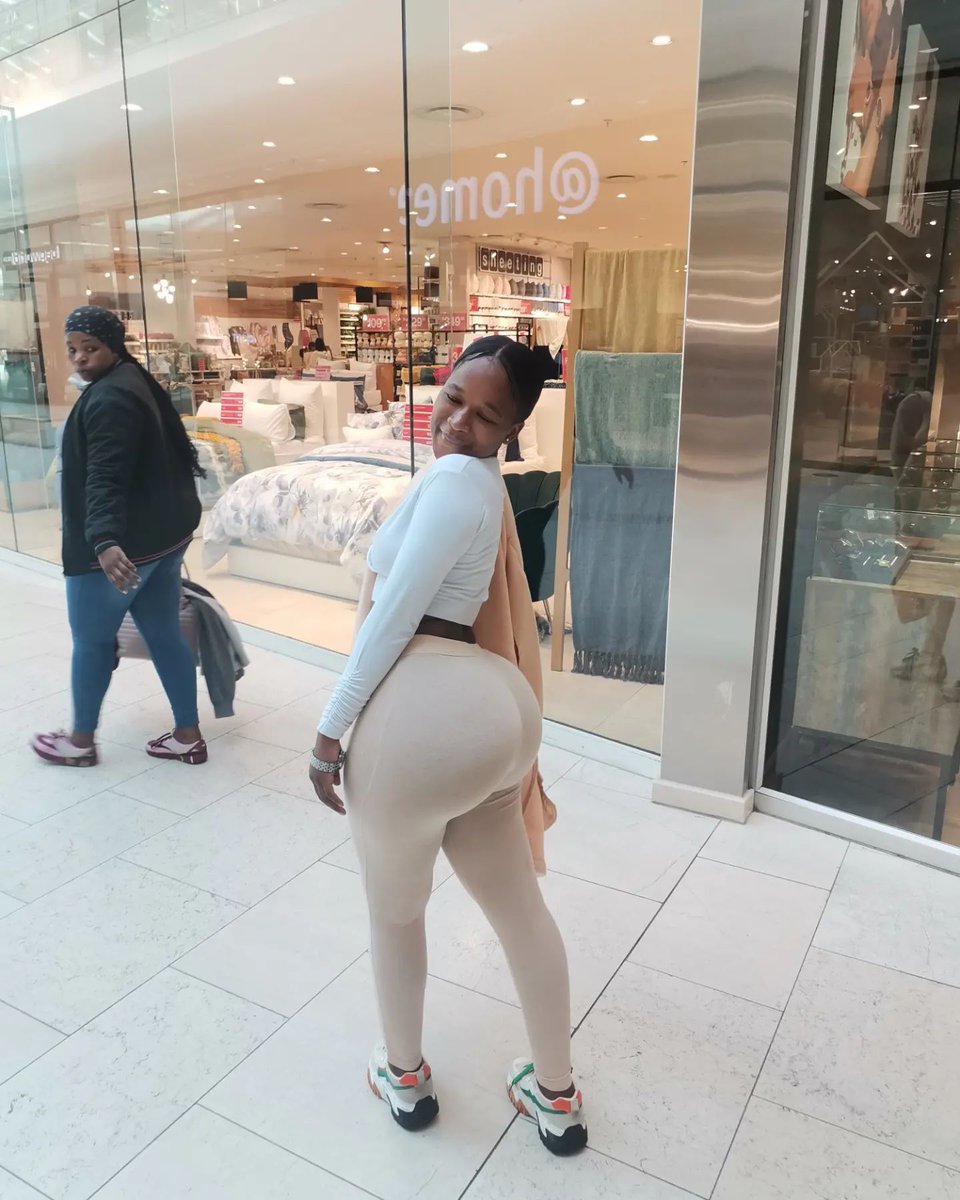 pr_freshnews's tweet photo. I'm beautiful 😘 https://t.co/gsgmaokdNf