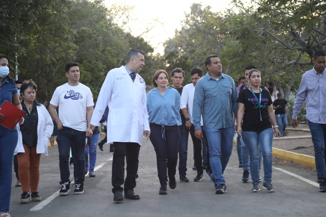 MaurismarL's tweet photo. Como parte de los Proyectos de #CienciaParaLaVida Vpdta Sec @Gabrielasjr se junto a @GobVictorClark y realizamos la visita al Instituto Falconiano de Investigación Científica para la Salud #IFICS .
#JuegosDeportivosALBA
@Mincyt_VE
@NicolasMaduro
@MiriamJMayorga
@MaurismarL https://t.co/GnR4KwPJKq